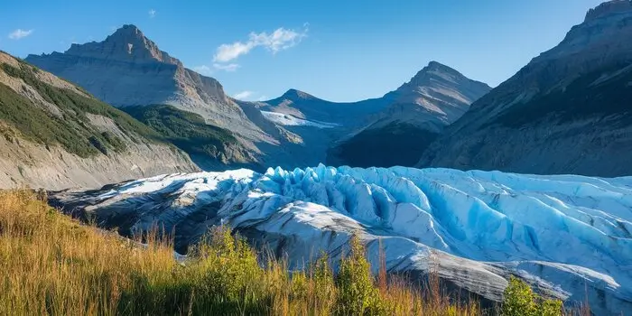  A stunning view of Glacier National Park with towering mountains, clear lakes, and lush forests.