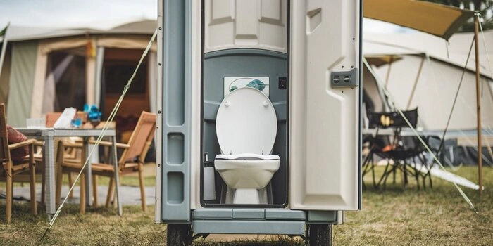 Lightweight traveller toilet for convenient use in remote locations.